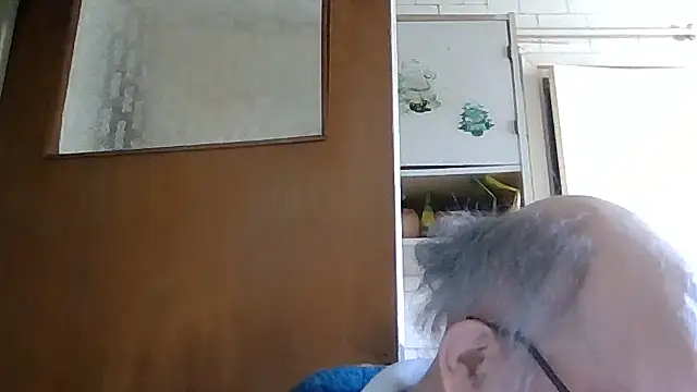 Snapshot of mariusica1@xh chatting on 04-27-26, 03:32 mariusica1xh online show from 04-27-26, 03:32