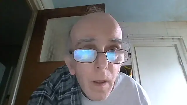 Snapshot of mariusica1@xh chatting on 05-17-26, 06:33 mariusica1xh online show from 05-17-26, 06:33