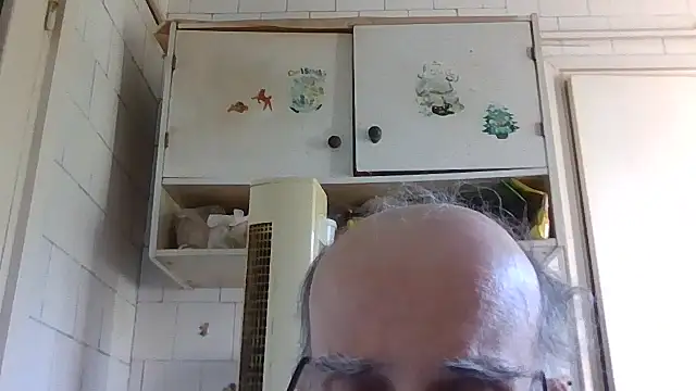 Snapshot of mariusica1@xh chatting on 05-23-26, 02:43 mariusica1xh online show from 05-23-26, 02:43