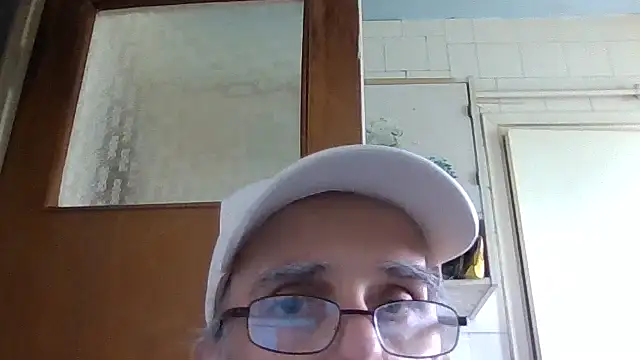 Snapshot of mariusica1@xh chatting on 05-28-26, 12:13 mariusica1xh online show from 05-28-26, 12:13