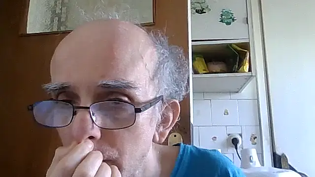 Snapshot of mariusica1@xh chatting on 05-29-26, 08:45 mariusica1xh online show from 05-29-26, 08:45