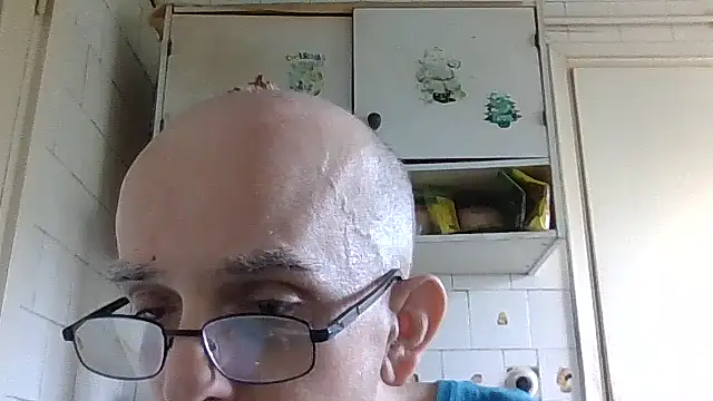 Snapshot of mariusica1@xh chatting on 06-05-26, 04:13 mariusica1xh online show from 06-05-26, 04:13