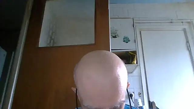 Snapshot of mariusica1@xh chatting on 06-06-26, 04:23 mariusica1xh online show from 06-06-26, 04:23