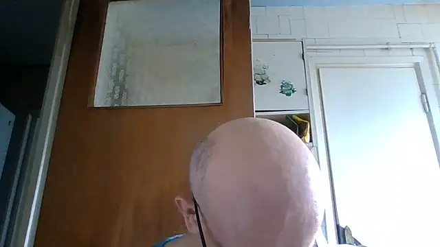 Snapshot of mariusica1@xh chatting on 06-08-26, 01:33 mariusica1xh online show from 06-08-26, 01:33