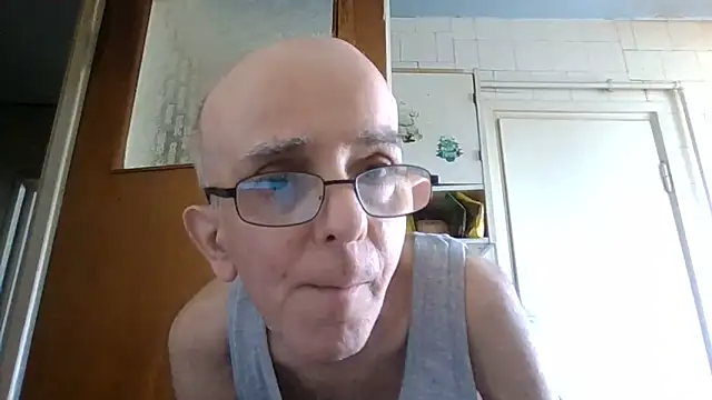 Snapshot of mariusica1@xh chatting on 06-17-26, 06:38 mariusica1xh online show from 06-17-26, 06:38