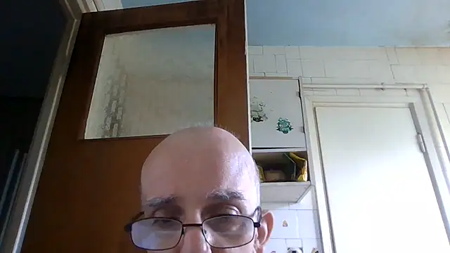 Snapshot of mariusica1@xh chatting on 06-20-26, 12:52 mariusica1xh online show from 06-20-26, 12:52