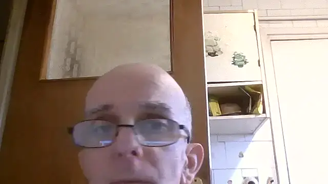 Snapshot of mariusica1@xh chatting on 06-25-26, 05:17 mariusica1xh online show from 06-25-26, 05:17