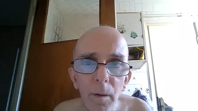 Snapshot of mariusica1@xh chatting on 06-27-26, 03:17 mariusica1xh online show from 06-27-26, 03:17