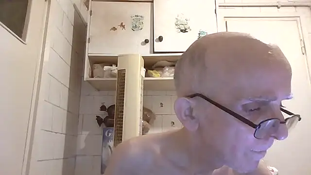 Snapshot of mariusica1@xh chatting on 06-29-26, 09:26 mariusica1xh online show from 06-29-26, 09:26