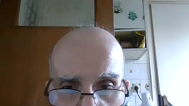 Snapshot of mariusica1@xh chatting on 07-10-26, 04:42 mariusica1xh online show from 07-10-26, 04:42