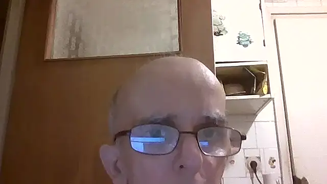 Snapshot of mariusica1@xh chatting on 07-12-26, 10:34 mariusica1xh online show from 07-12-26, 10:34