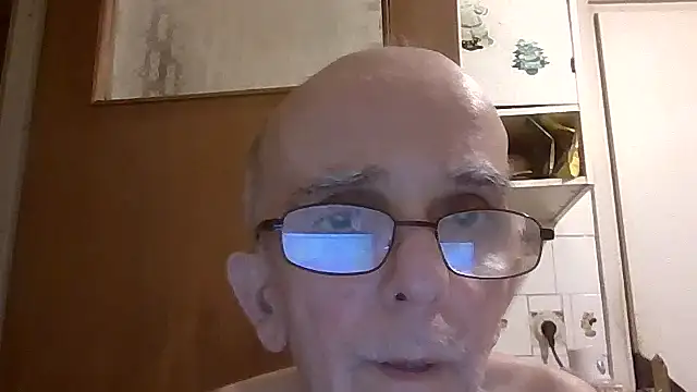 Snapshot of mariusica1@xh chatting on 07-14-26, 12:35 mariusica1xh online show from 07-14-26, 12:35