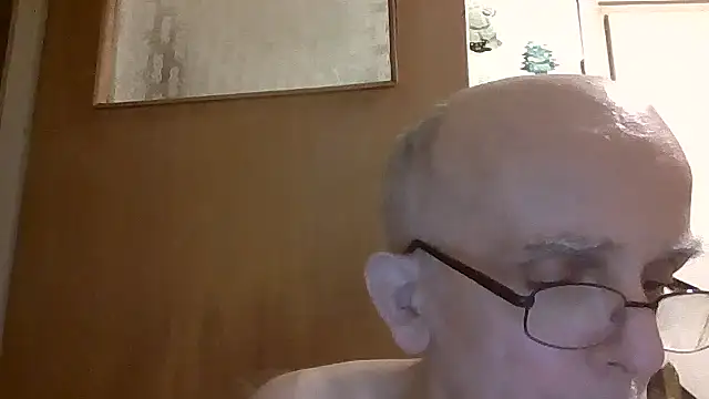Snapshot of mariusica1@xh chatting on 07-14-26, 02:05 mariusica1xh online show from 07-14-26, 02:05