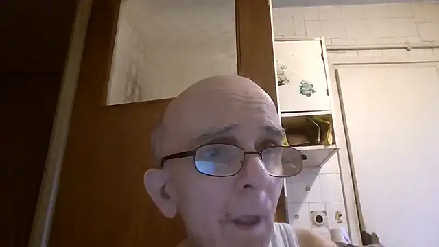 Snapshot of mariusica1@xh chatting on 07-15-26, 02:50 mariusica1xh online show from 07-15-26, 02:50