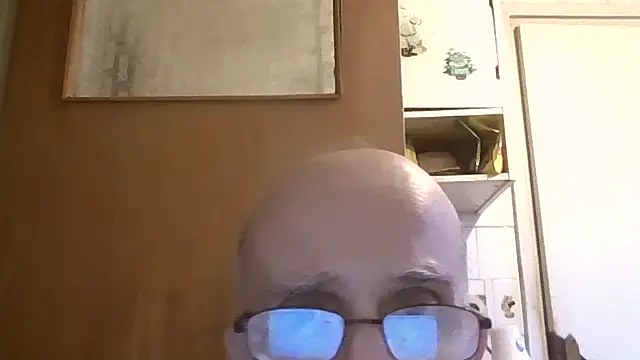 Snapshot of mariusica1@xh chatting on 07-15-26, 05:40 mariusica1xh online show from 07-15-26, 05:40