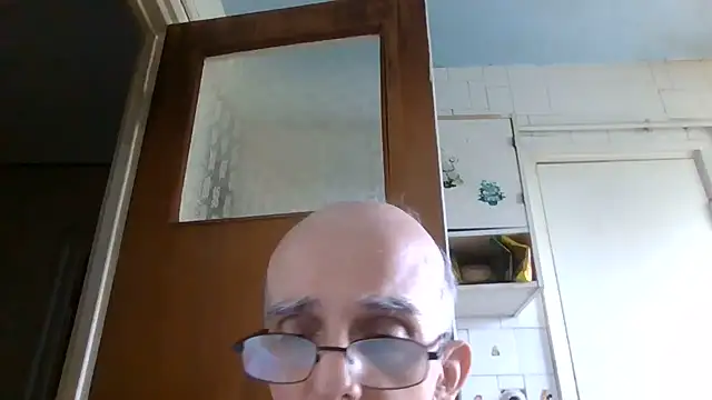 Snapshot of mariusica1@xh chatting on 07-19-26, 10:52 mariusica1xh online show from 07-19-26, 10:52
