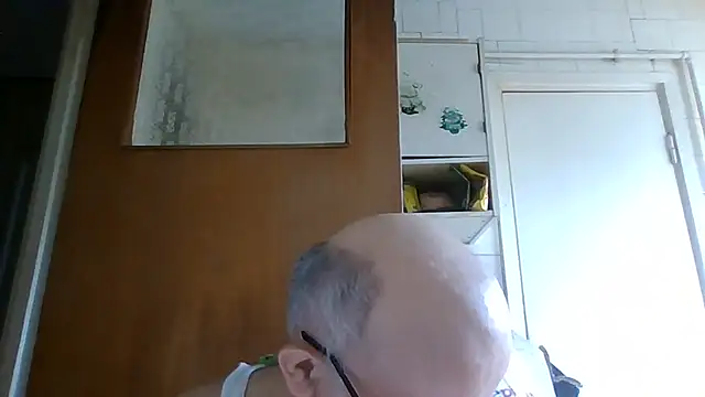 Snapshot of mariusica1@xh chatting on 07-23-26, 02:04 mariusica1xh online show from 07-23-26, 02:04