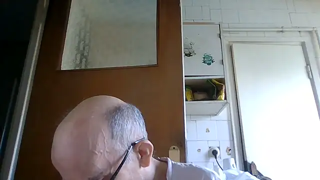 Snapshot of mariusica1@xh chatting on 07-27-26, 12:34 mariusica1xh online show from 07-27-26, 12:34