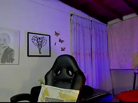 Snapshot of mykaelahoney chatting on 12-19-25, 05:36 mykaelahoney online show from 12-19-25, 05:36