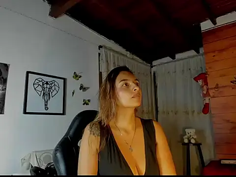 Snapshot of mykaelahoney chatting on 02-12-26, 04:51 mykaelahoney online show from 02-12-26, 04:51