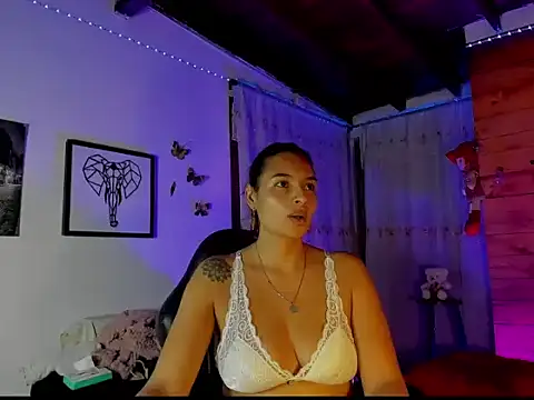 Snapshot of mykaelahoney chatting on 02-13-26, 06:53 mykaelahoney online show from 02-13-26, 06:53