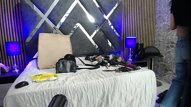 Snapshot of bellatrix25 chatting on 12-11-24, 07:14 bellatrix25 online show from 12-11-24, 07:14