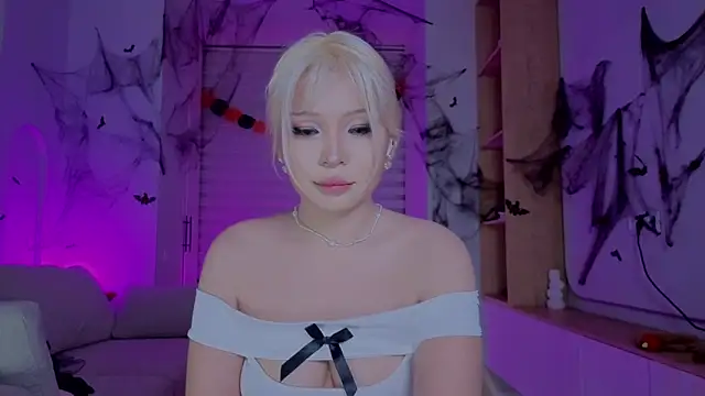 RileyMee online show from 10-26-25, 12:22