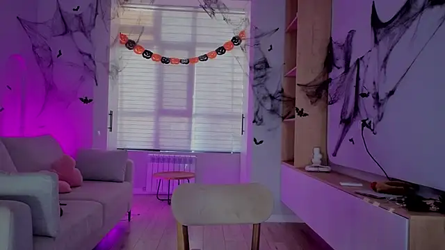 RileyMee online show from 10-31-25, 03:07