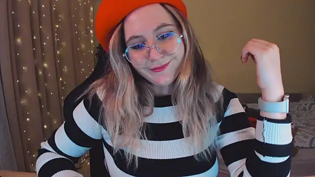 Snapshot of Diana_Flower chatting on 12-28-24, 02:21 Diana Flower online show from 12-28-24, 02:21