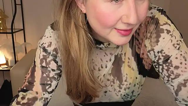 Helens love online show from 11-22-25, 01:59