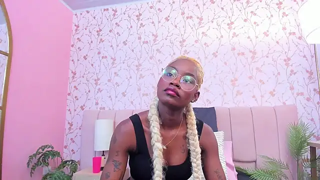 Snapshot of amber-hill chatting on 11-26-25, 07:15 amber-hill online show from 11-26-25, 07:15