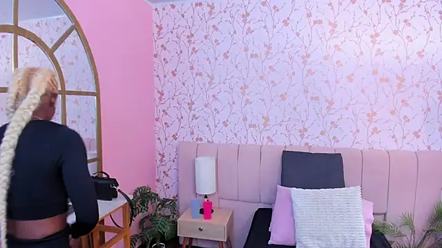 Snapshot of amber-hill chatting on 11-28-25, 07:05 amber-hill online show from 11-28-25, 07:05