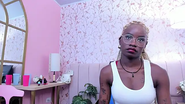 Snapshot of amber-hill chatting on 12-20-25, 05:14 amber-hill online show from 12-20-25, 05:14