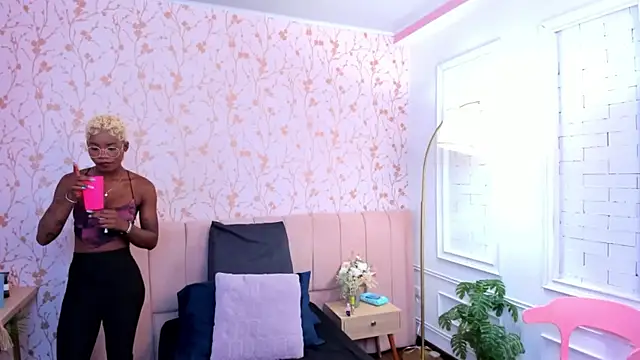 Snapshot of amber-hill chatting on 02-11-26, 04:23 amber-hill online show from 02-11-26, 04:23