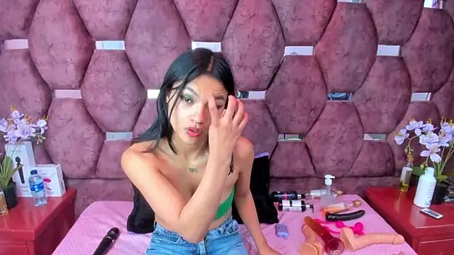 Snapshot of SaraLoveee_ chatting on 03-09-25, 06:39 SaraLoveee  online show from 03-09-25, 06:39