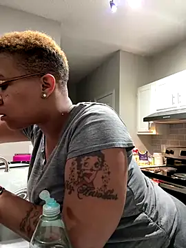 Snapshot of SexyHoneyRedd chatting on 12-01-24, 10:21 SexyHoneyRedd online show from 12-01-24, 10:21