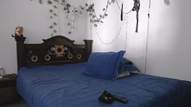 Snapshot of DominaLeona chatting on 07-03-26, 04:35 DominaLeona online show from 07-03-26, 04:35