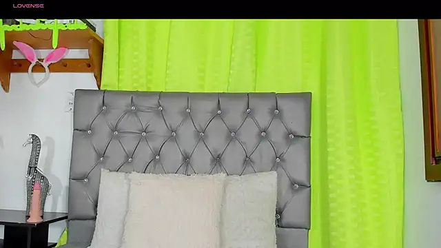 Snapshot of any_rox chatting on 03-08-25, 12:52 any rox online show from 03-08-25, 12:52