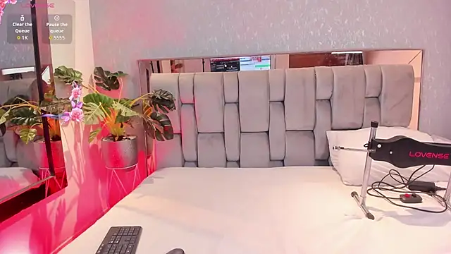 RoseTaylor   online show from 01-18-26, 05:11