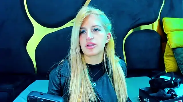 GiaRoussel online show from 12-19-25, 03:08