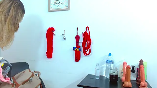 JessicaRabbit04 online show from 01-10-25, 04:54