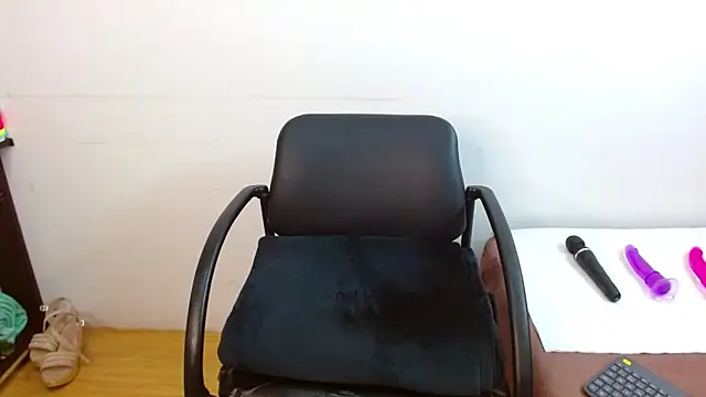 JessicaRabbit04 online show from 02-11-25, 03:08