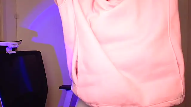 Snapshot of Fantasy_July chatting on 12-20-24, 09:43 Fantasy July online show from 12-20-24, 09:43