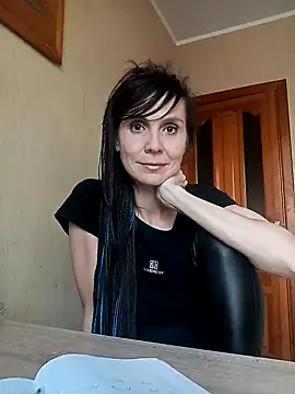 Francenia lolis online show from 10-22-25, 08:36