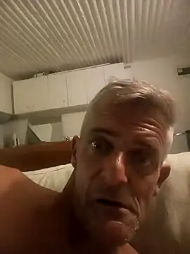 Snapshot of NICJOHNS chatting on 02-09-25, 10:32 NICJOHNS online show from 02-09-25, 10:32