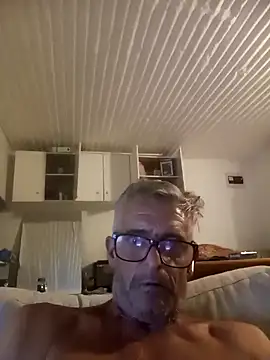 Snapshot of NICJOHNS chatting on 02-14-25, 07:02 NICJOHNS online show from 02-14-25, 07:02