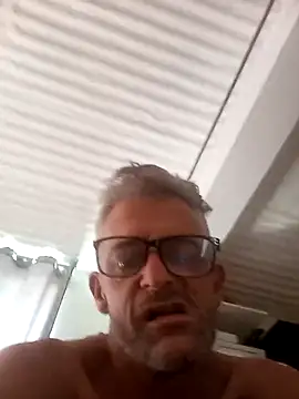 Snapshot of NICJOHNS chatting on 02-16-25, 12:43 NICJOHNS online show from 02-16-25, 12:43