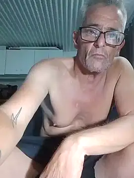 Snapshot of NICJOHNS chatting on 01-15-26, 06:11 NICJOHNS online show from 01-15-26, 06:11