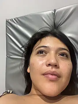 Snapshot of alisson_carolina73 chatting on 07-17-26, 01:34 alisson carolina73 online show from 07-17-26, 01:34
