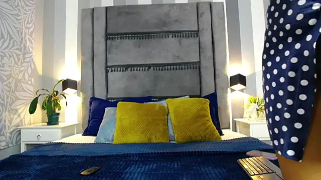 Julianewell online show from 01-27-25, 12:26